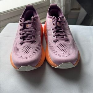 Asics Gel-Kayano 31 women size 8, in excellent condition